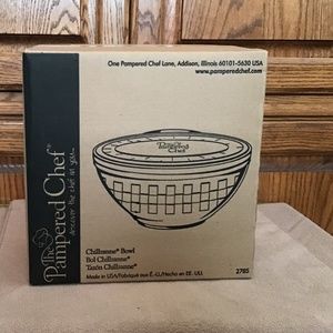 NWT Pampered Chef Chillzanne Bowl with lid - 3 quart